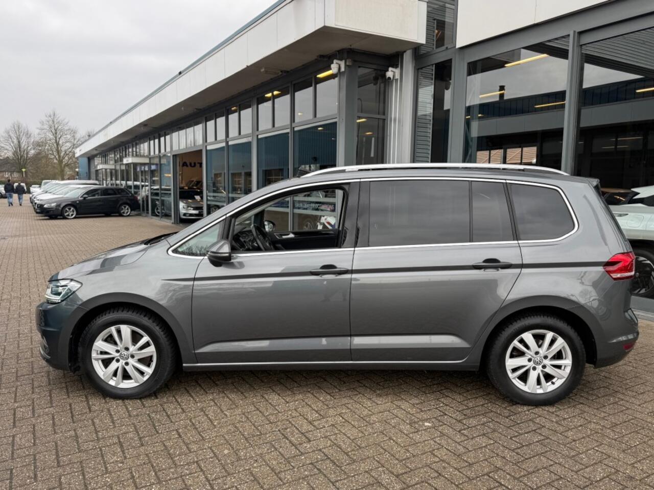 Volkswagen TOURAN 1.5 TSI AUTOMAAT 150PK HIGHLINE AIRCO-ECC PANORAMADAK NAVI PDC.