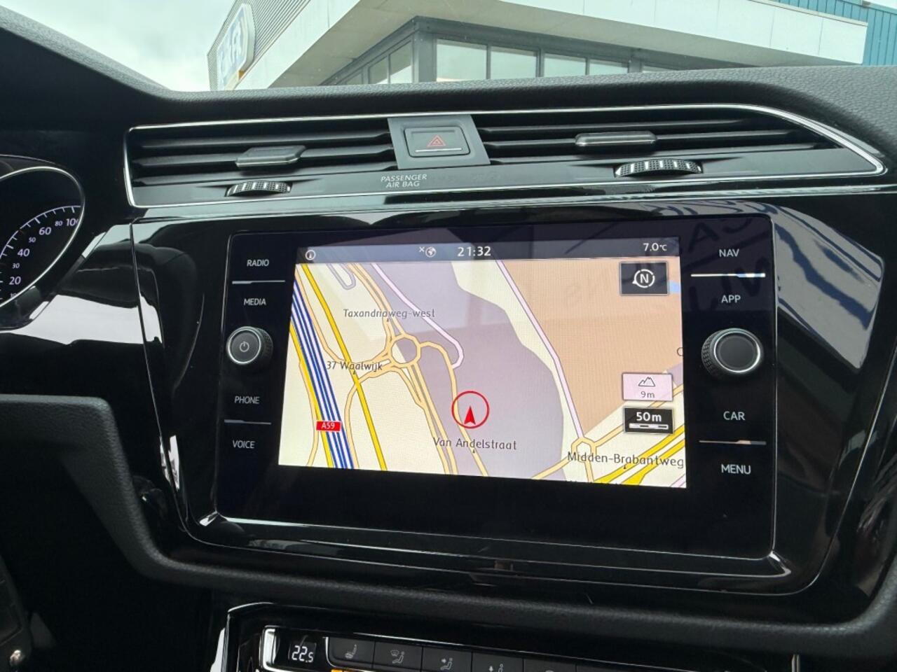 Volkswagen TOURAN 1.5 TSI AUTOMAAT 150PK HIGHLINE AIRCO-ECC PANORAMADAK NAVI PDC.