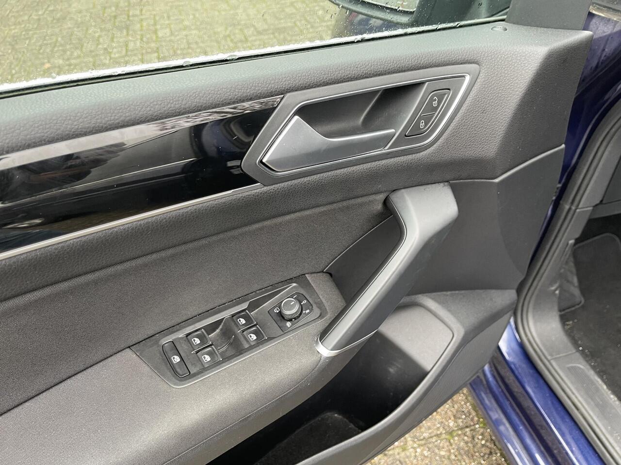 Volkswagen TOURAN 1.5 TSI Highline 7p 16"/Stoel + stuurverwarming + massage/Keyless/Elektrische klep/PDC v+a/Apple Carplay & Android Auto