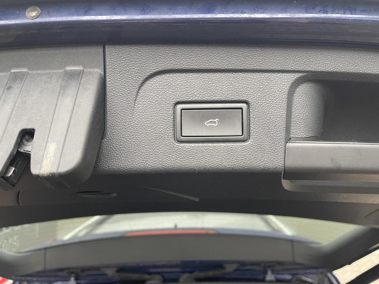 Volkswagen TOURAN 1.5 TSI Highline 7p 16"/Stoel + stuurverwarming + massage/Keyless/Elektrische klep/PDC v+a/Apple Carplay & Android Auto