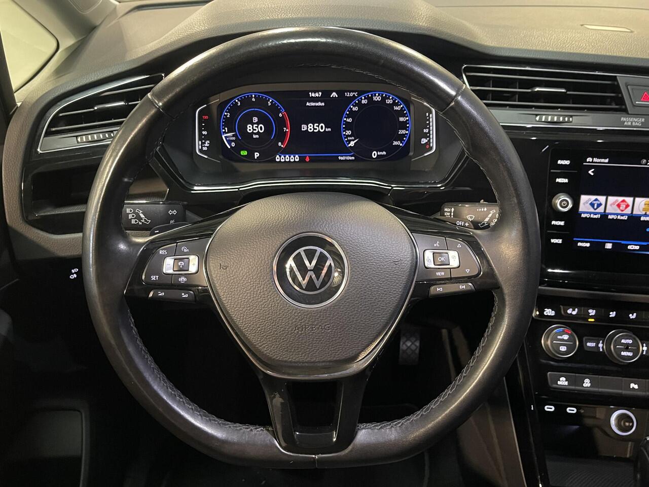 Volkswagen TOURAN 1.5 TSI Highline 7p 16"/Stoel + stuurverwarming + massage/Keyless/Elektrische klep/PDC v+a/Apple Carplay & Android Auto