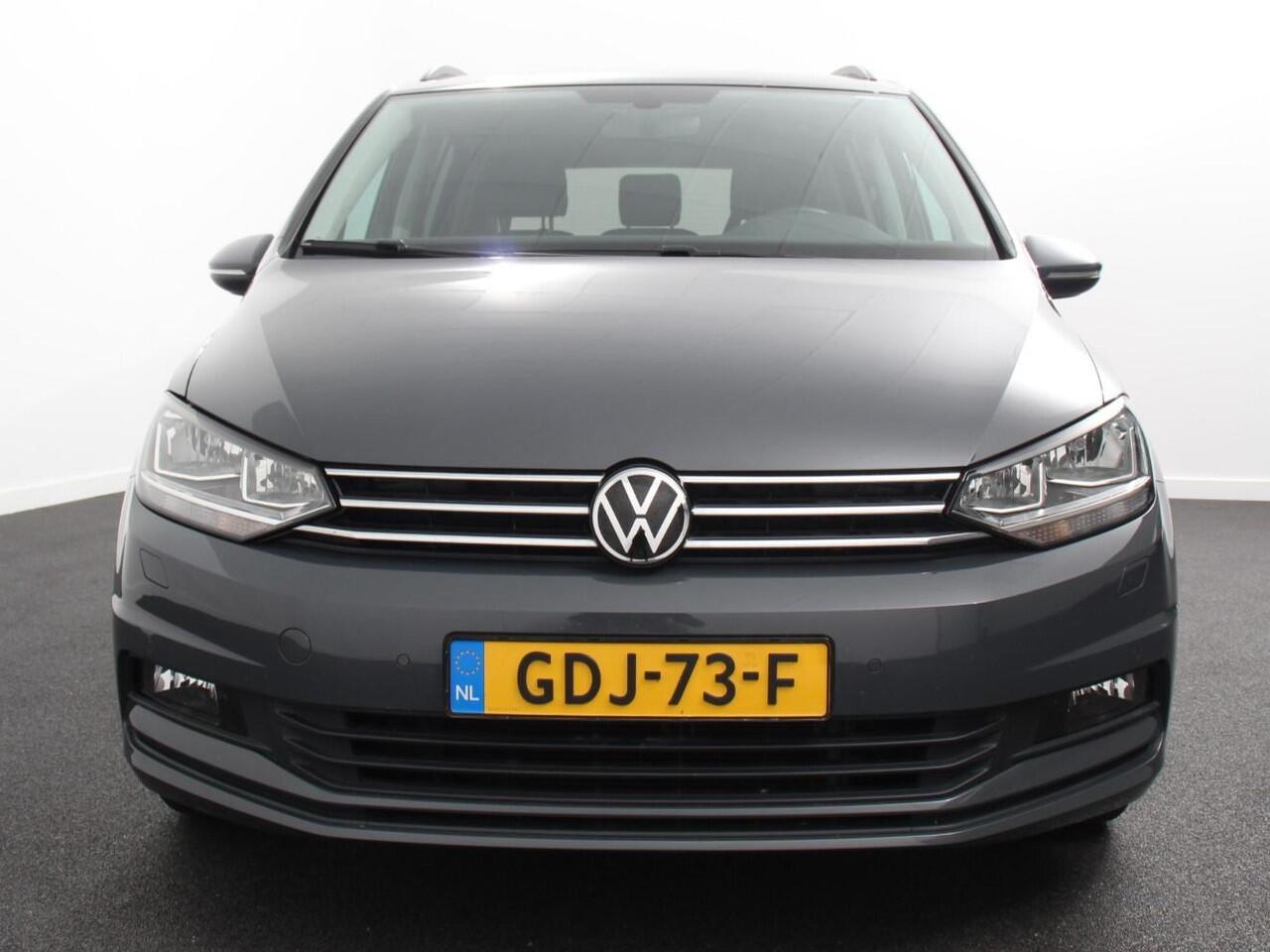Volkswagen TOURAN 1.5 TSI 150pk DSG Comfortline Plus 7p | Navigatie | Apple Carplay/Android Auto | Wegklapbare trekhaak | Parkeersensoren | Adaptive Cruise Control | Stoelverwarming | Getinte ramen | Climate Control