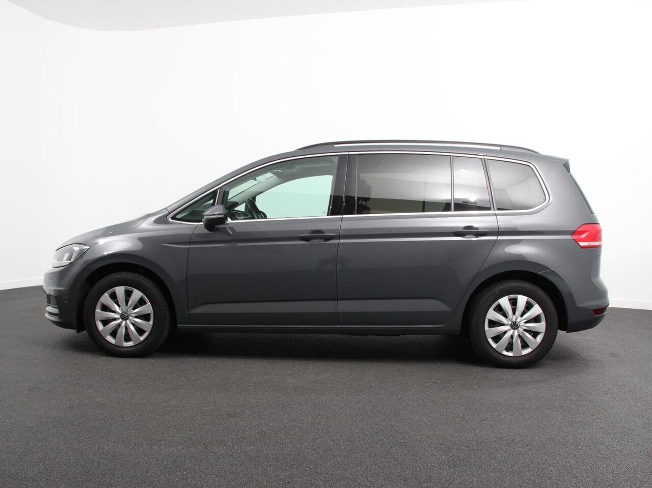 Volkswagen TOURAN 1.5 TSI 150pk DSG Comfortline Plus 7p | Navigatie | Apple Carplay/Android Auto | Wegklapbare trekhaak | Parkeersensoren | Adaptive Cruise Control | Stoelverwarming | Getinte ramen | Climate Control