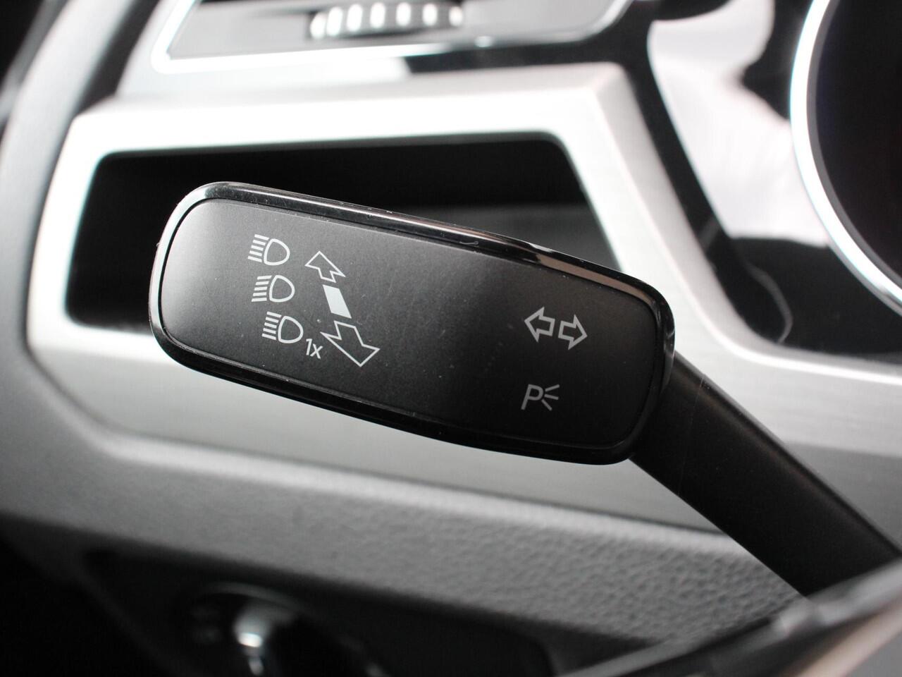 Volkswagen TOURAN 1.5 TSI 150pk DSG Comfortline Plus 7p | Navigatie | Apple Carplay/Android Auto | Wegklapbare trekhaak | Parkeersensoren | Adaptive Cruise Control | Stoelverwarming | Getinte ramen | Climate Control