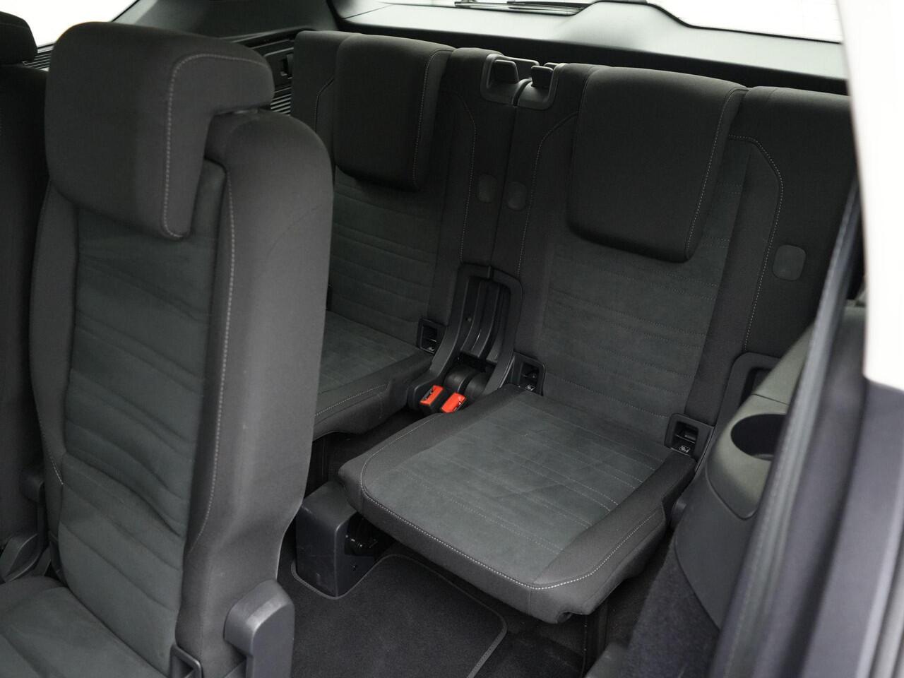 Volkswagen TOURAN 7 pers. 1.5 TSI 150 pk DSG Highline Business R / R-Line | LED koplampen | Stoel- /achterbankverwarming | Adaptive Cruise | Sportonderstel | Achteruitrijcamera | 17 inch