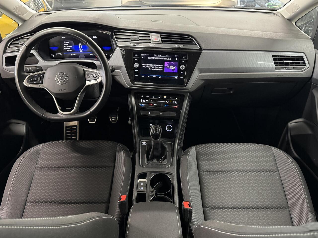 Volkswagen TOURAN 1.5 TSI Active 7 Persoons | Climate Control | Virtual Cockpit | Cruise Control | Navigatie | Apple Carplay/Android Auto | Stoelverwarming | Dodehoek detectie | ( Vestiging - Vianen Tel: 0347-371248 )