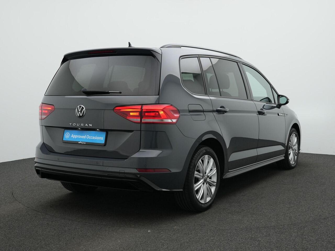 Volkswagen TOURAN 7-zits 1.5 TSI 150 pk DSG Highline / R-Line | Trekhaak | Achteruitrijcamera | Navigatie | Stoelverwarming | Adaptive Cruise
