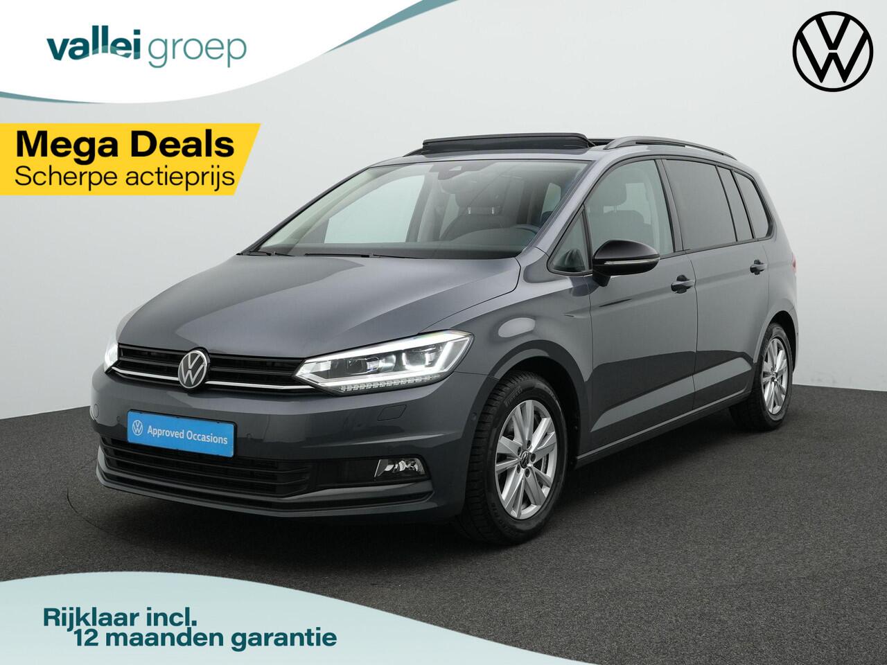 Volkswagen TOURAN 7-zits 1.5 TSI 150 pk DSG Highline | Panoramadak | Trekhaak | Stoelverwarming | Sportonderstel | Side Assist | Black Style
