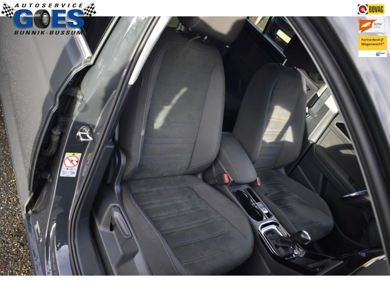 Volkswagen TOURAN III Highline BMT | 7 Persoons | PDC | Carplay | Adaptive