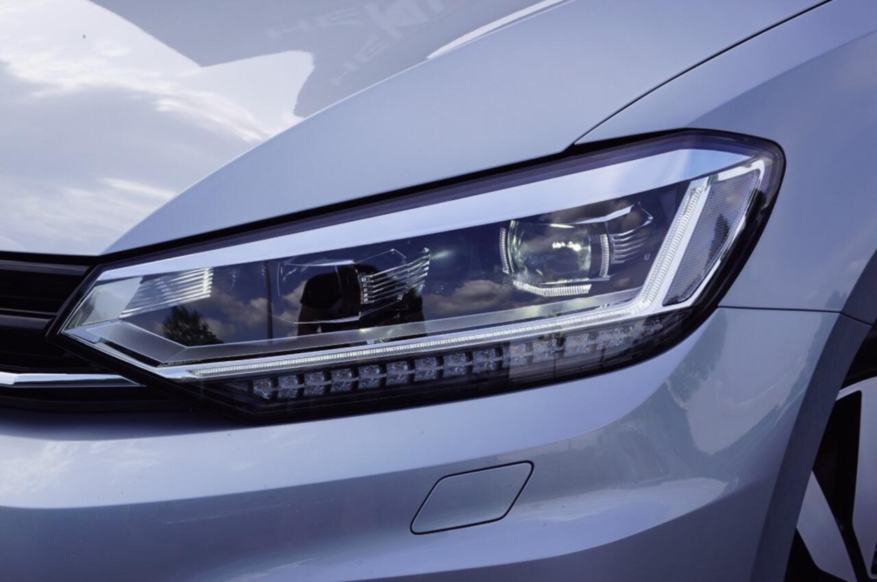 Volkswagen TOURAN 1.5 TSI DSG R-Line Black st/ 7Pers./Panodak /trekhaak wegkl./ACC