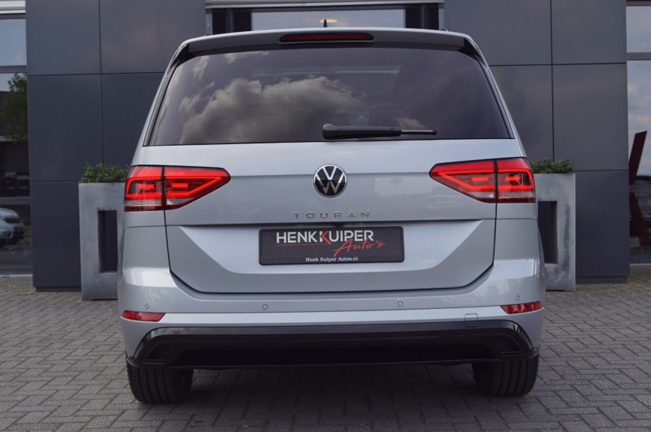 Volkswagen TOURAN 1.5 TSI DSG R-Line Black st/ 7Pers./Panodak /trekhaak wegkl./ACC