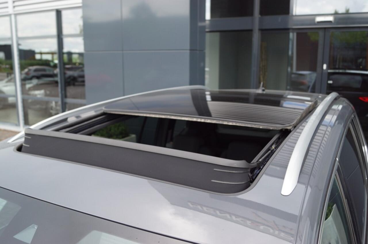 Volkswagen TOURAN 1.5 TSI DSG R-Line / 7Pers./Panodak /trekhaak wegkl./ACC/Side-as