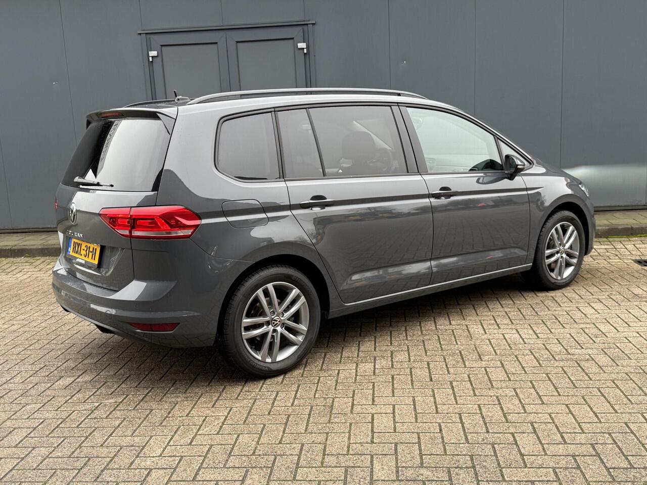 Volkswagen TOURAN 1.5 TSI Comfort Business 7 Persoons! Automaat / Keyless Entry / Adaptieve Cruise Control / Apple Carplay & Android Auto / Stoelverwarming / Achteruitrijcamera / Elektrische Achterklep / Climate control / Lichtmetalen Velgen / Parkeersensoren Voor + Achter