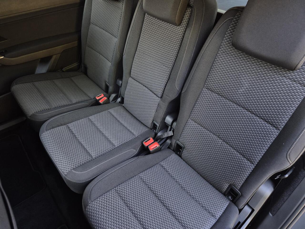 Volkswagen TOURAN 1.5 TSI Comfort Business 7 Persoons! Automaat / Keyless Entry / Adaptieve Cruise Control / Apple Carplay & Android Auto / Stoelverwarming / Achteruitrijcamera / Elektrische Achterklep / Climate control / Lichtmetalen Velgen / Parkeersensoren Voor + Achter