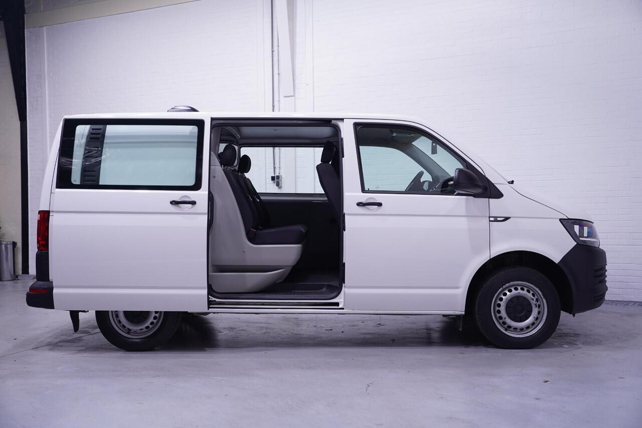 Volkswagen TRANSPORTER 2.0 TDI 115 pk L1H1 Dubbel Cabine 2x Schuifdeur Navi, Camera, Apple Carplay, 5-Zits