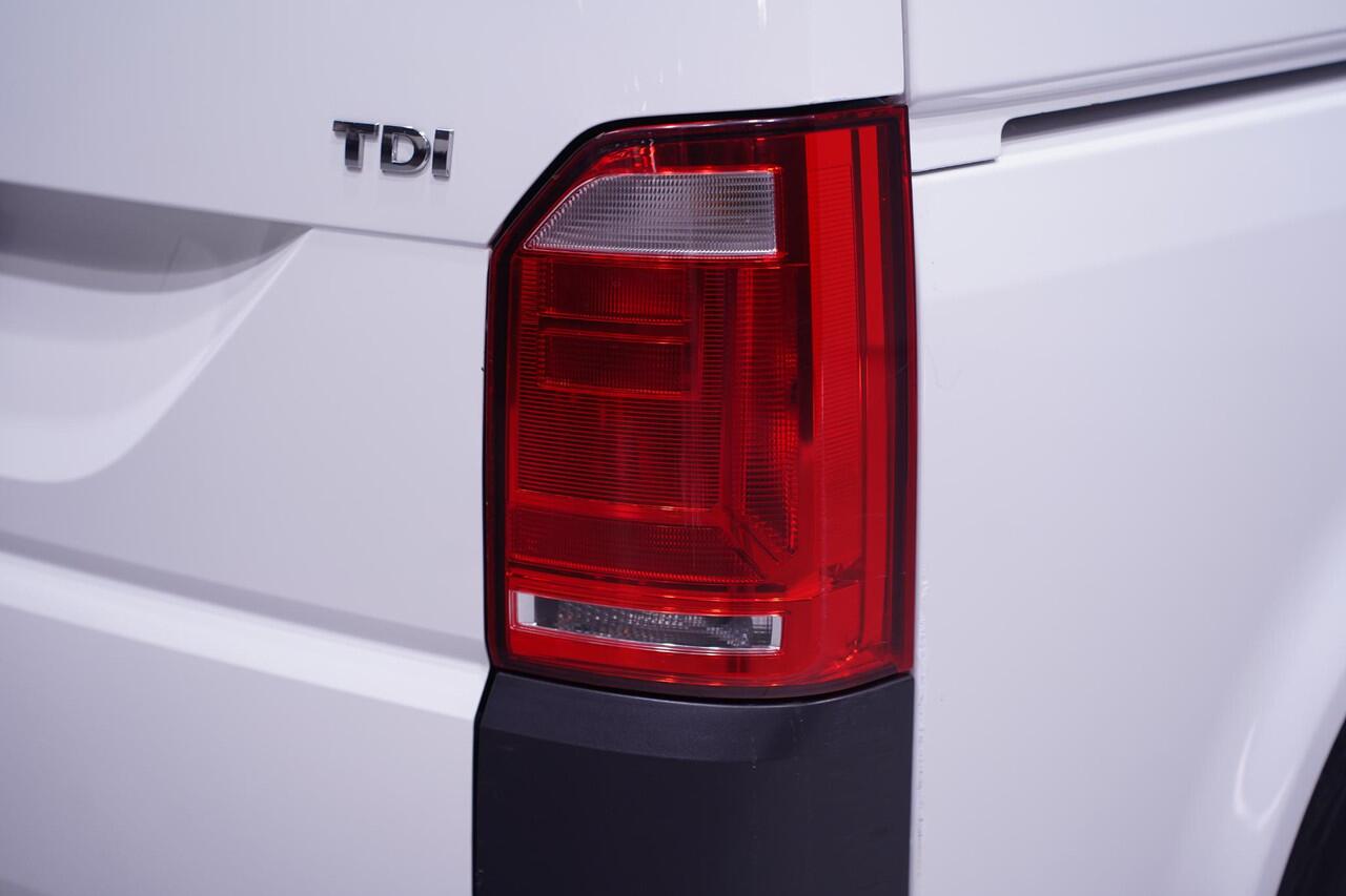 Volkswagen TRANSPORTER 2.0 TDI 115 pk L1H1 Dubbel Cabine 2x Schuifdeur Navi, Camera, Apple Carplay, 5-Zits