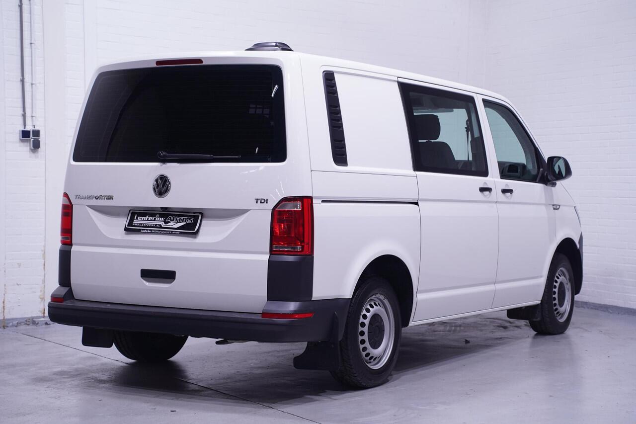 Volkswagen TRANSPORTER 2.0 TDI 115 pk L1H1 Dubbel Cabine 2x Schuifdeur Navi, Camera, Apple Carplay, 5-Zits