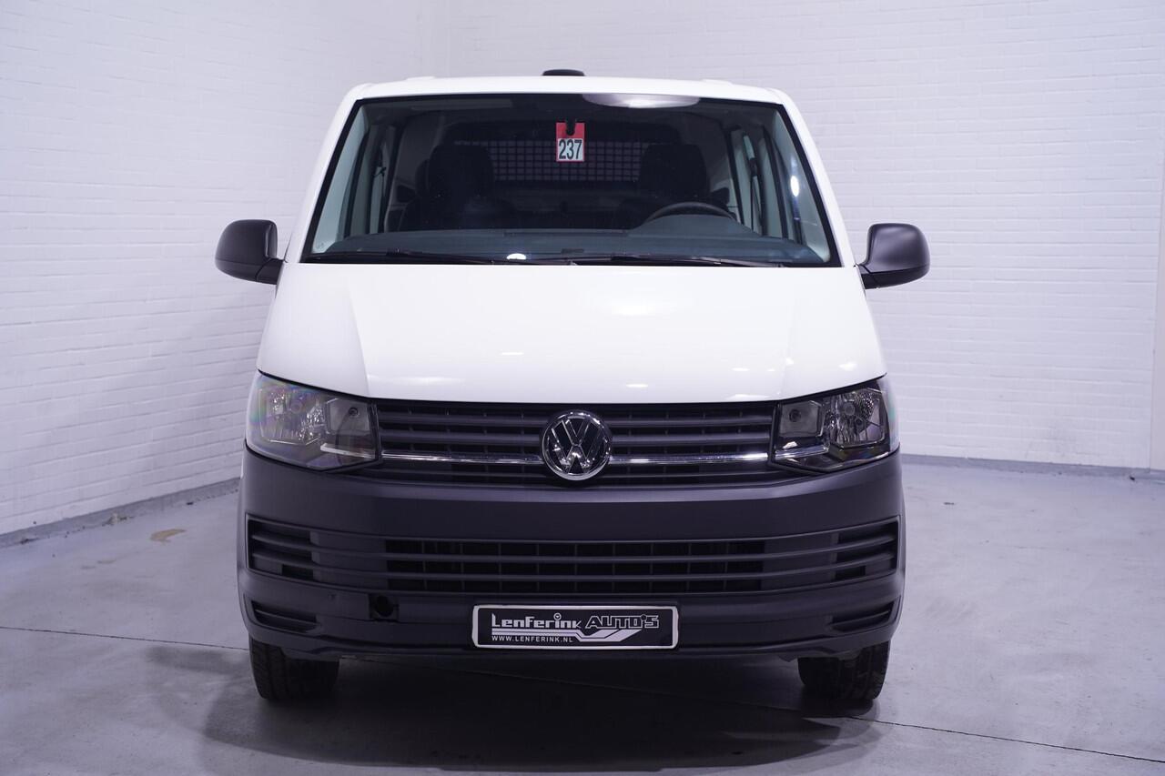 Volkswagen TRANSPORTER 2.0 TDI 115 pk L1H1 Dubbel Cabine 2x Schuifdeur Navi, Camera, Apple Carplay, 5-Zits