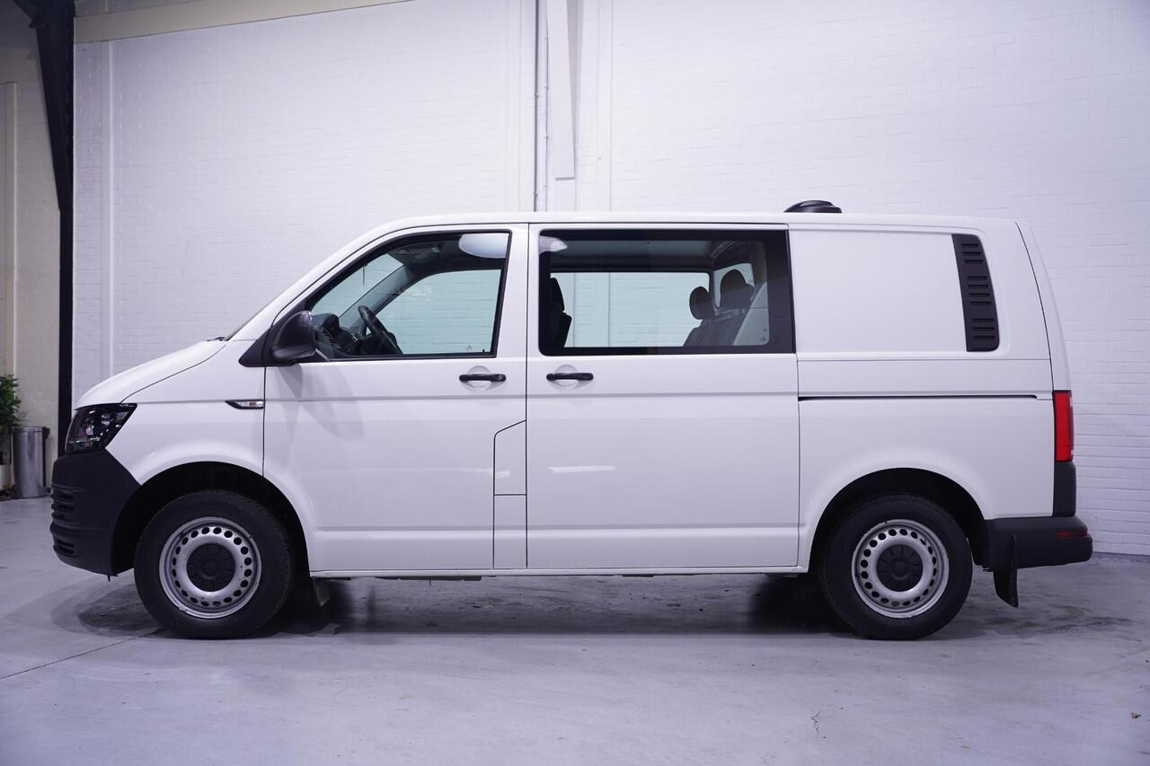Volkswagen TRANSPORTER 2.0 TDI 115 pk L1H1 Dubbel Cabine 2x Schuifdeur Navi, Camera, Apple Carplay, 5-Zits