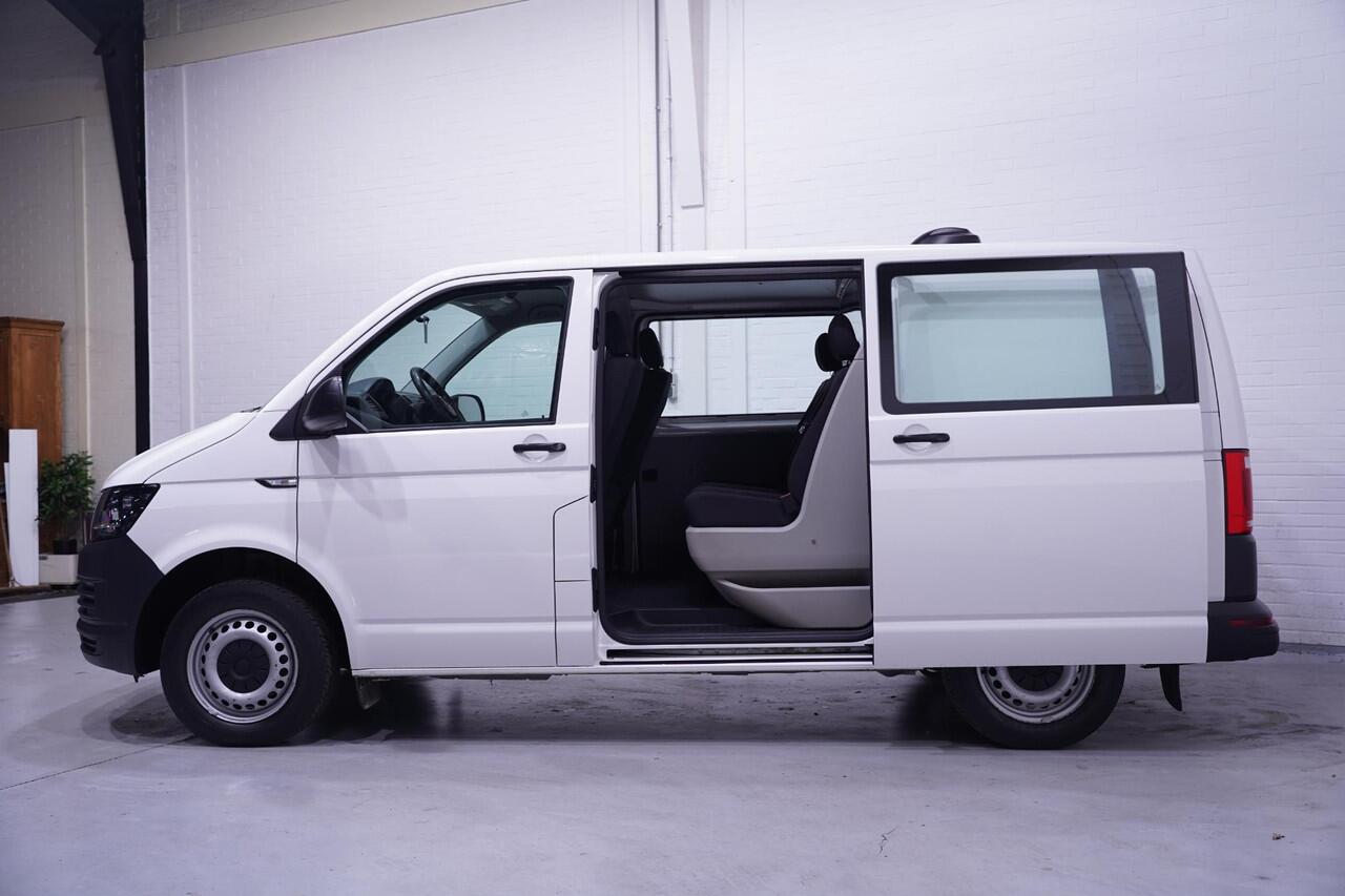 Volkswagen TRANSPORTER 2.0 TDI 115 pk L1H1 Dubbel Cabine 2x Schuifdeur Navi, Camera, Apple Carplay, 5-Zits