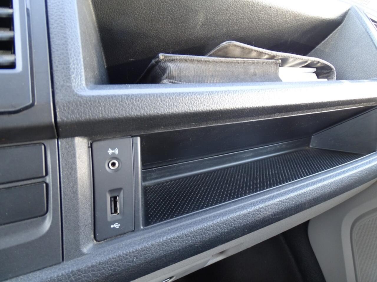 Volkswagen TRANSPORTER 2.0 TDI L2H1 TRENDL DC-205 pk-Airco-Navi (carplay)-Pdc-Cruise-Tr