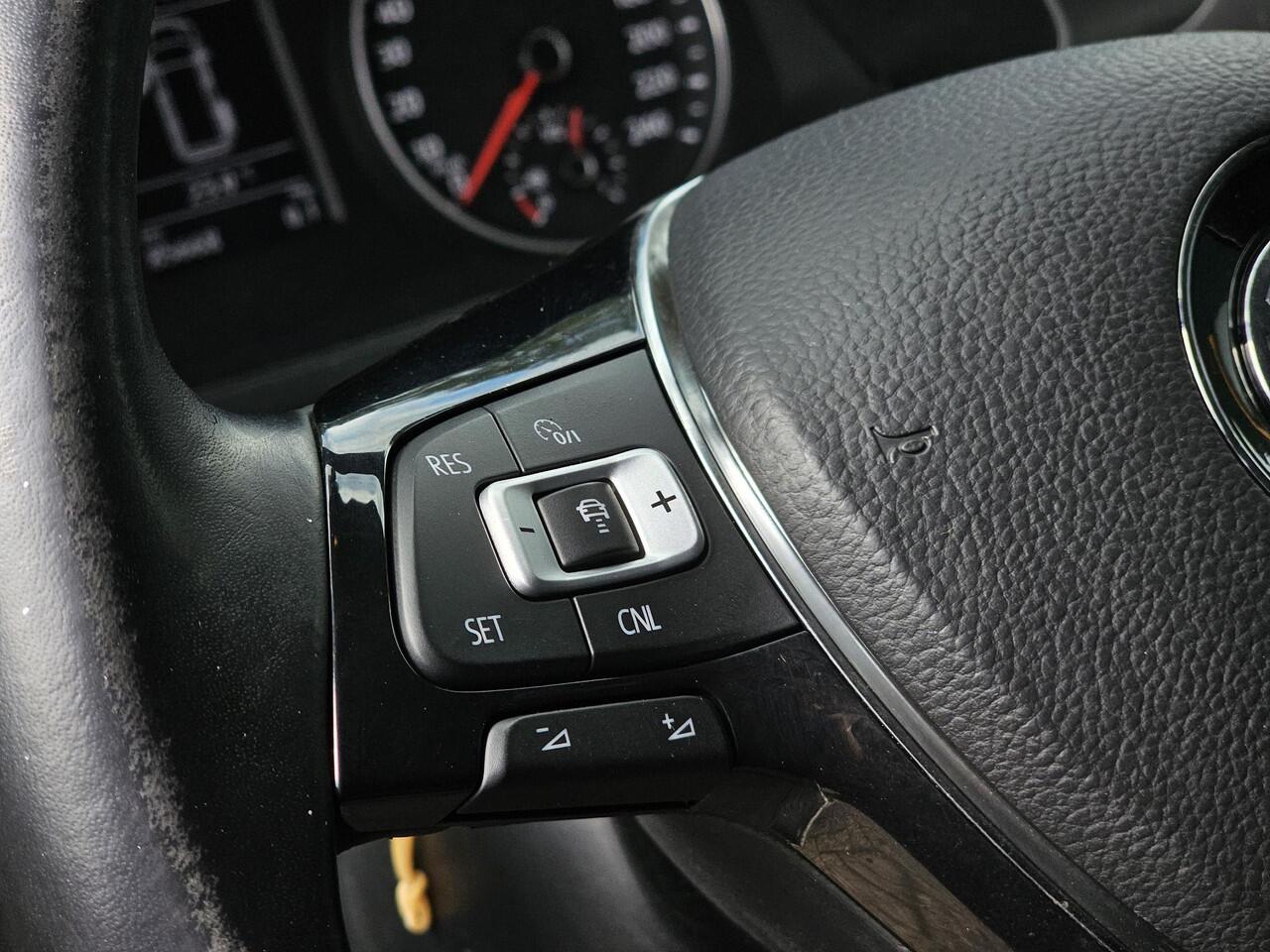 Volkswagen TRANSPORTER 2.0 TDI L1H2 Highline ADAPT. CRUISE / AIRCO /