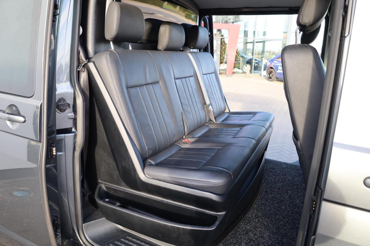 Volkswagen TRANSPORTER 2.0 TDI L2H1 DC 4Motion Highline 204PK / 150kW DSG, 4-motion 4 x 4 Dubbele cabine, trekhaak, achteruitrijcamera, parkeersensoren voor en achter (pdc), cruise control, verwarmbare voorruit, navigatie, DAB+, Apple Carplay / Android Auto, lederen bekleding, 