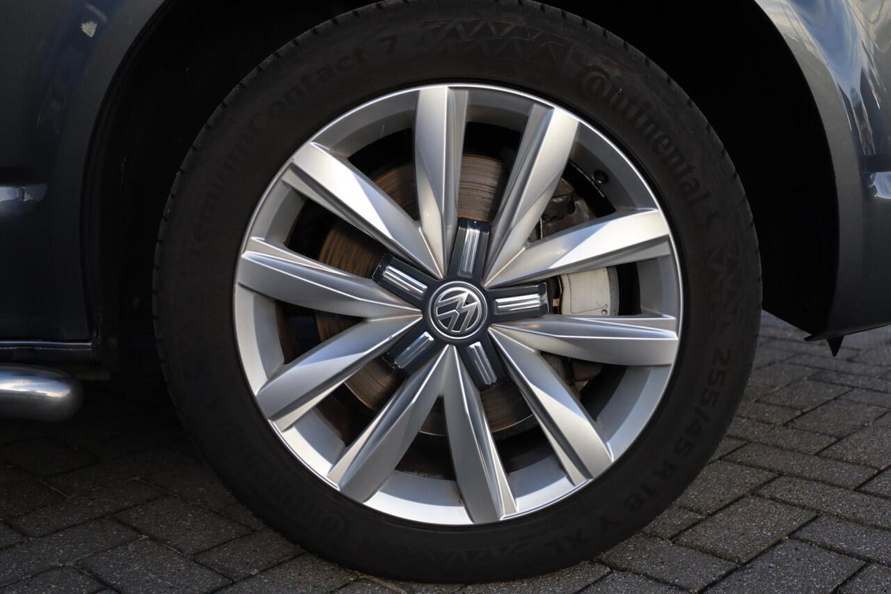 Volkswagen TRANSPORTER 2.0 TDI L2H1 DC 4Motion Highline 204PK / 150kW DSG, 4-motion 4 x 4 Dubbele cabine, trekhaak, achteruitrijcamera, parkeersensoren voor en achter (pdc), cruise control, verwarmbare voorruit, navigatie, DAB+, Apple Carplay / Android Auto, lederen bekleding, 