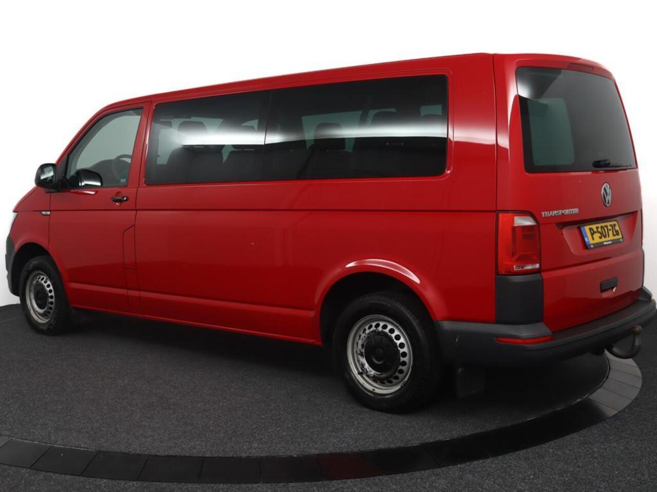 Volkswagen TRANSPORTER Kombi 2.0 TDI L2H1 Highline | Trekhaak | Elektrisch uitschuifbare treeplank | Airconditioning |