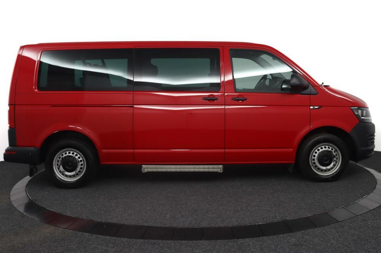 Volkswagen TRANSPORTER Kombi 2.0 TDI L2H1 Highline | Trekhaak | Elektrisch uitschuifbare treeplank | Airconditioning |