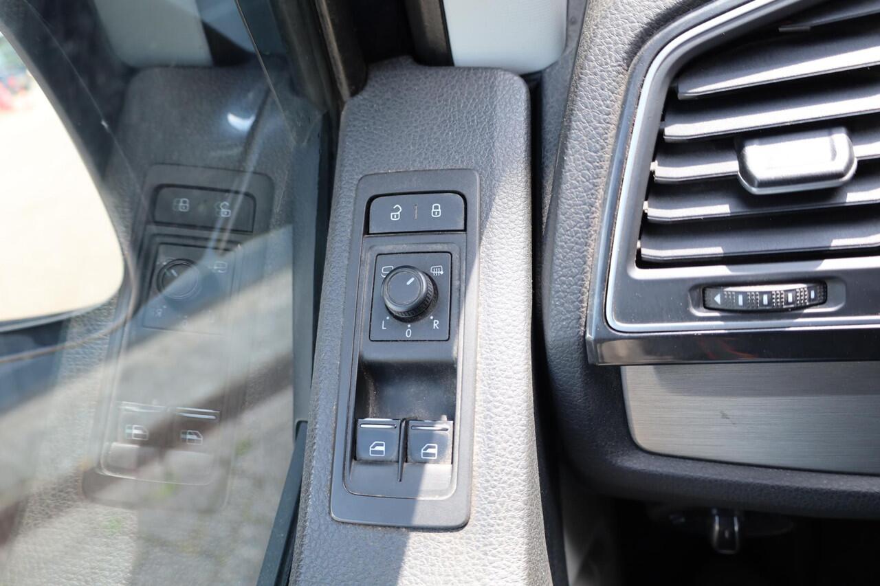 Volkswagen TRANSPORTER 2.0 TDI L2H1 Highline 150PK / 110kW DSG, T-Edition, 17" LMV, navigatie, LED koplampen met grootlichtassistent, achteruitrijcamera (rear view), trekhaak, Executive plus style pakket, adaptieve cruise control (acc), multifunctioneel lederen stuurwiel, acht