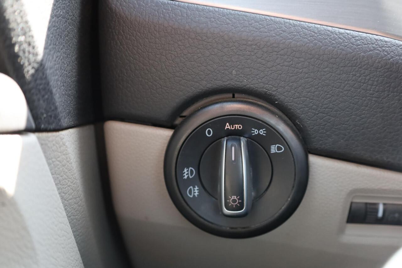 Volkswagen TRANSPORTER 2.0 TDI L2H1 Highline 150PK / 110kW DSG, T-Edition, 17" LMV, navigatie, LED koplampen met grootlichtassistent, achteruitrijcamera (rear view), trekhaak, Executive plus style pakket, adaptieve cruise control (acc), multifunctioneel lederen stuurwiel, acht