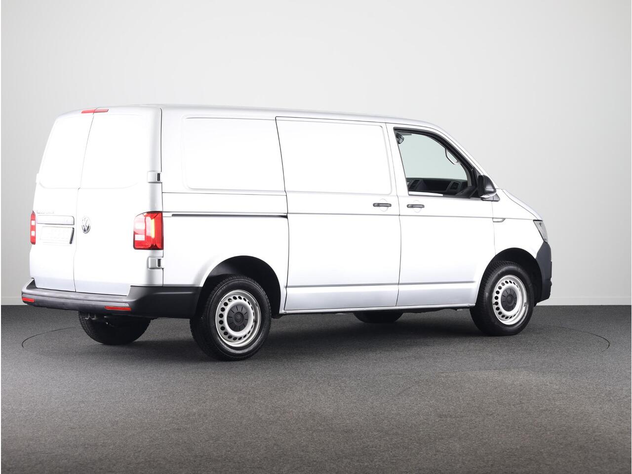 Volkswagen TRANSPORTER 2.0 TDI L1H2 Comfortline 102 pk | Navigatie | Parkeersensoren achter | Cruise control | Airco |