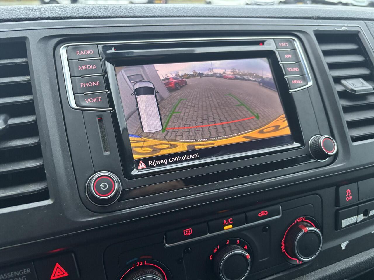 Volkswagen TRANSPORTER 2.0 TDI L2H1*A/C*NAVI*CRUISE*CAMERA*