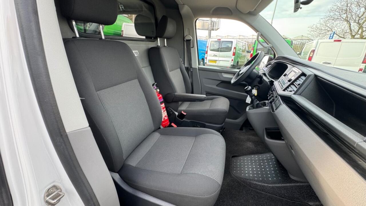 Volkswagen TRANSPORTER 2.0 TDI 66KW 90PK EURO 6 AIRCO/ CRUISE CONTROL/ PARKEERSENSOREN/