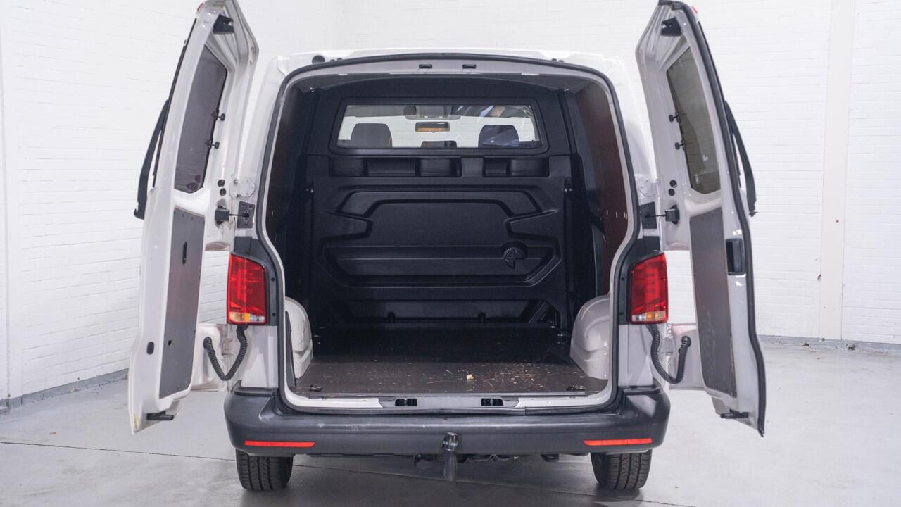 Volkswagen TRANSPORTER 2.0 TDI 110 pk L2 Dubbel Cabine 2x Schuifdeur NAP, Trekhaak, Airco, Cruise Control, 5-Zits, 1e Eigenaar