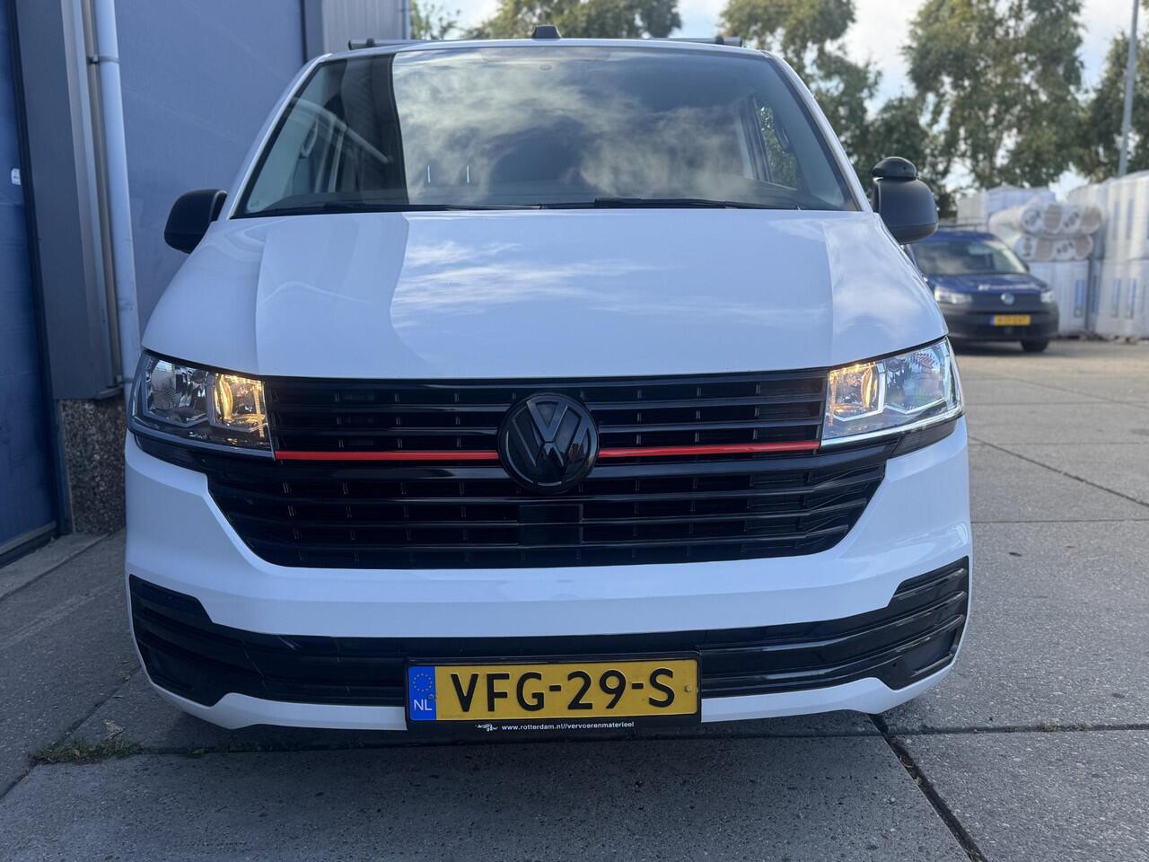 Volkswagen TRANSPORTER 2.0 TDI L2H1 30 Comfortline AIRCO / CRUISE CONTROLE / NAVI / CARPLAY / VERLAAGD