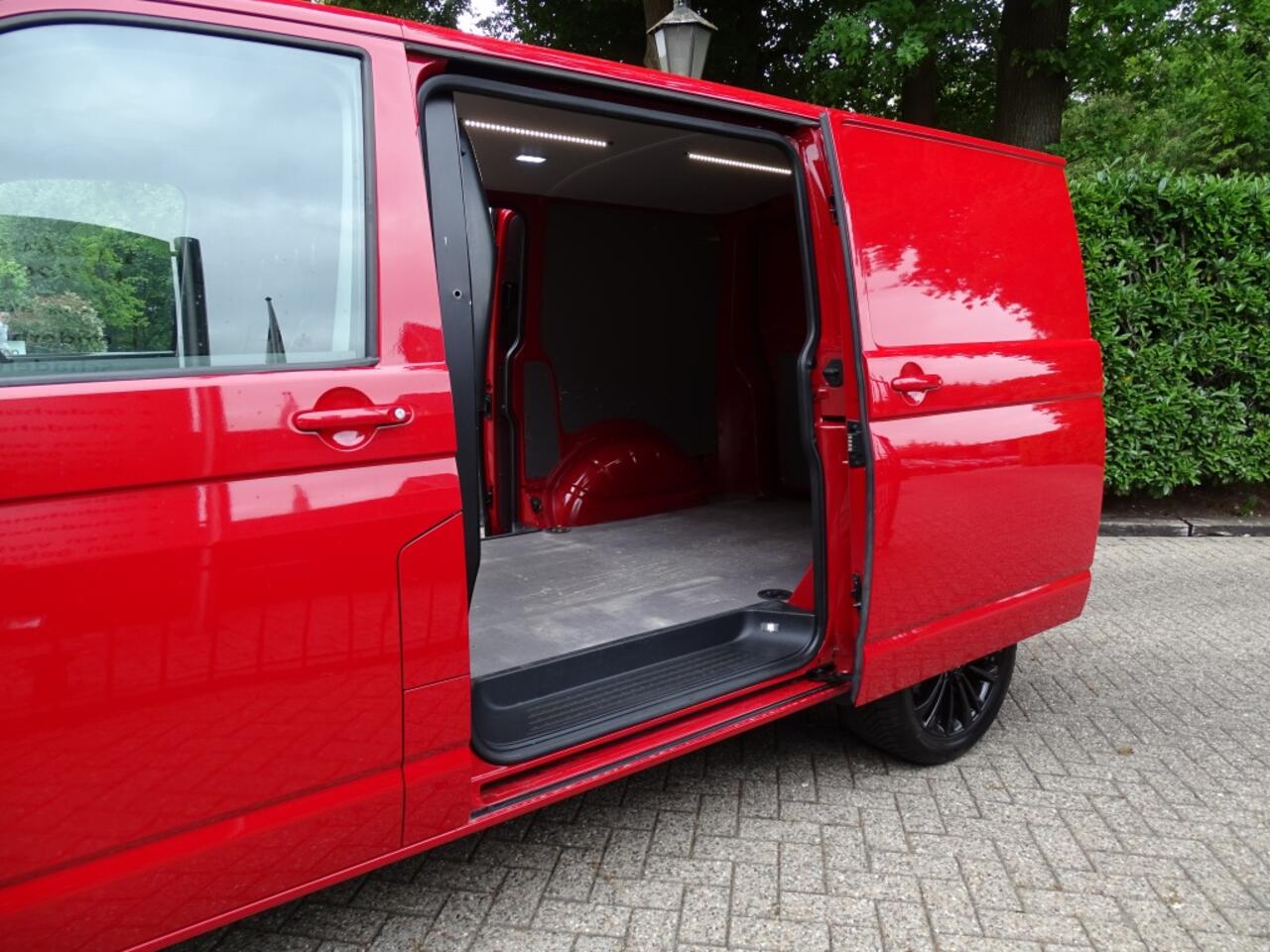 Volkswagen TRANSPORTER 2.0 TDI L1H1 Highl.NAVI DUB ZIJDEUR LED DAB Bpm VRIJ 1e eig