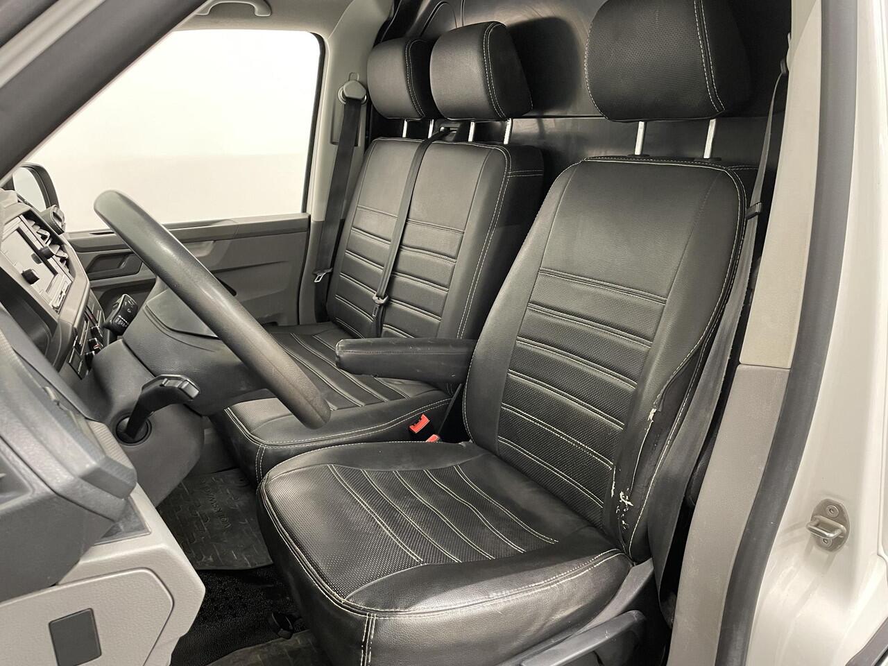 Volkswagen TRANSPORTER 2.0 TDI L2H1 110PK T6.1 Airco Cruise Control Apple CarPlay/MirrorLink Trekhaak