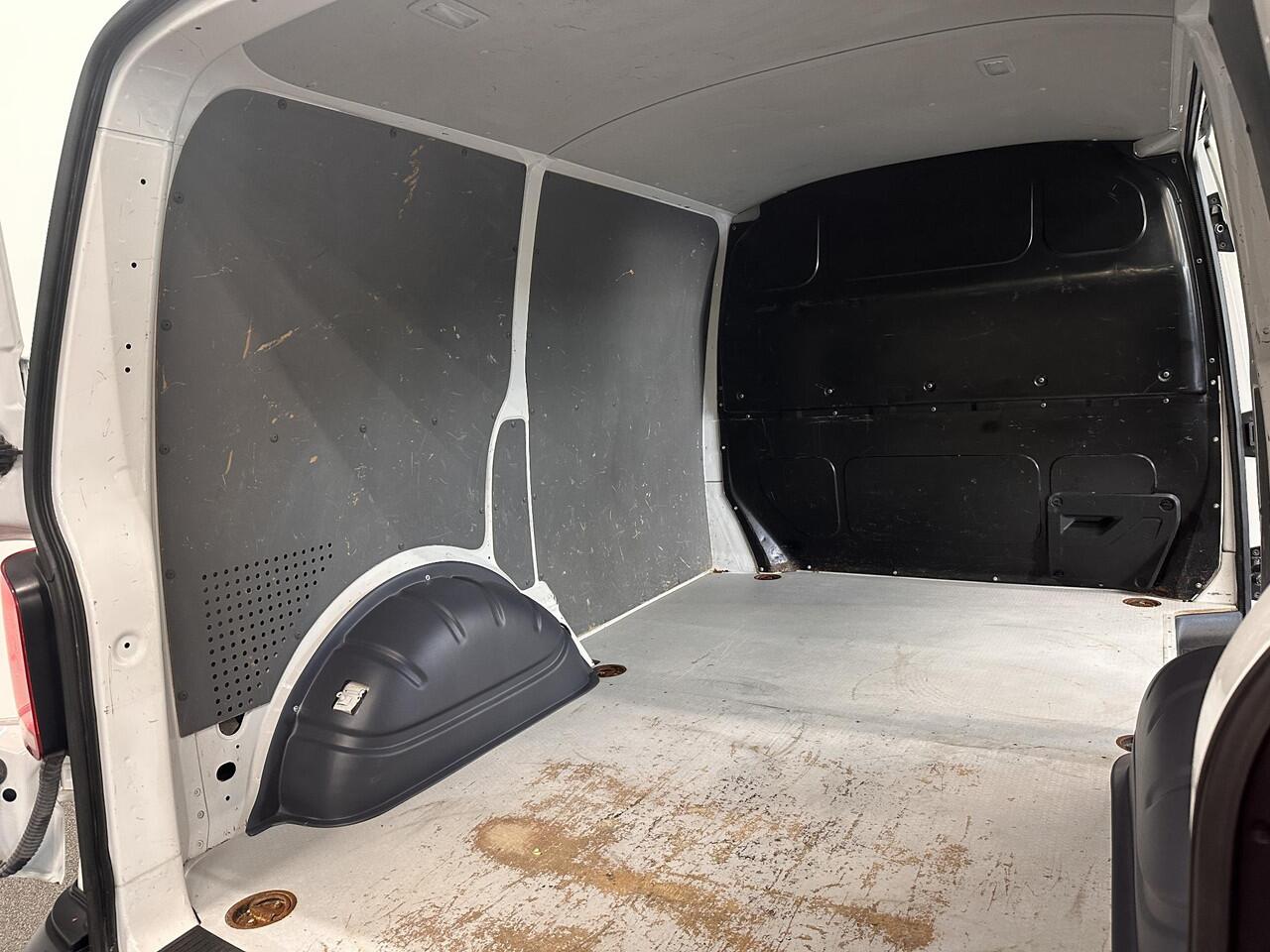 Volkswagen TRANSPORTER 2.0 TDI L1H1 Comfortline 150 PK Airco Cruise Control Trekhaak Parkeersensoren