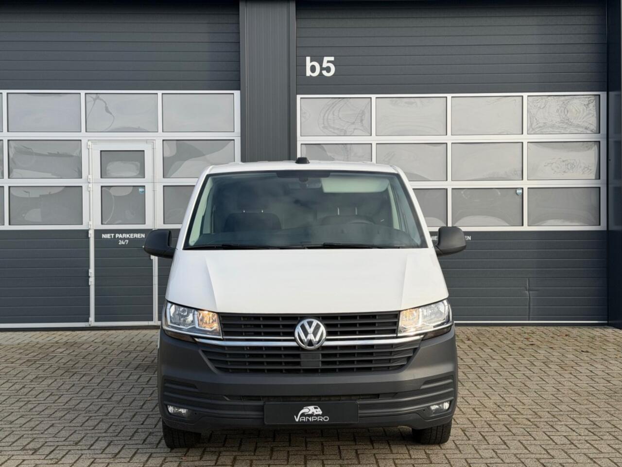 Volkswagen TRANSPORTER 2.0 TDI 150PK Automaat L1 / Airco / Navi by app / Trekhaak