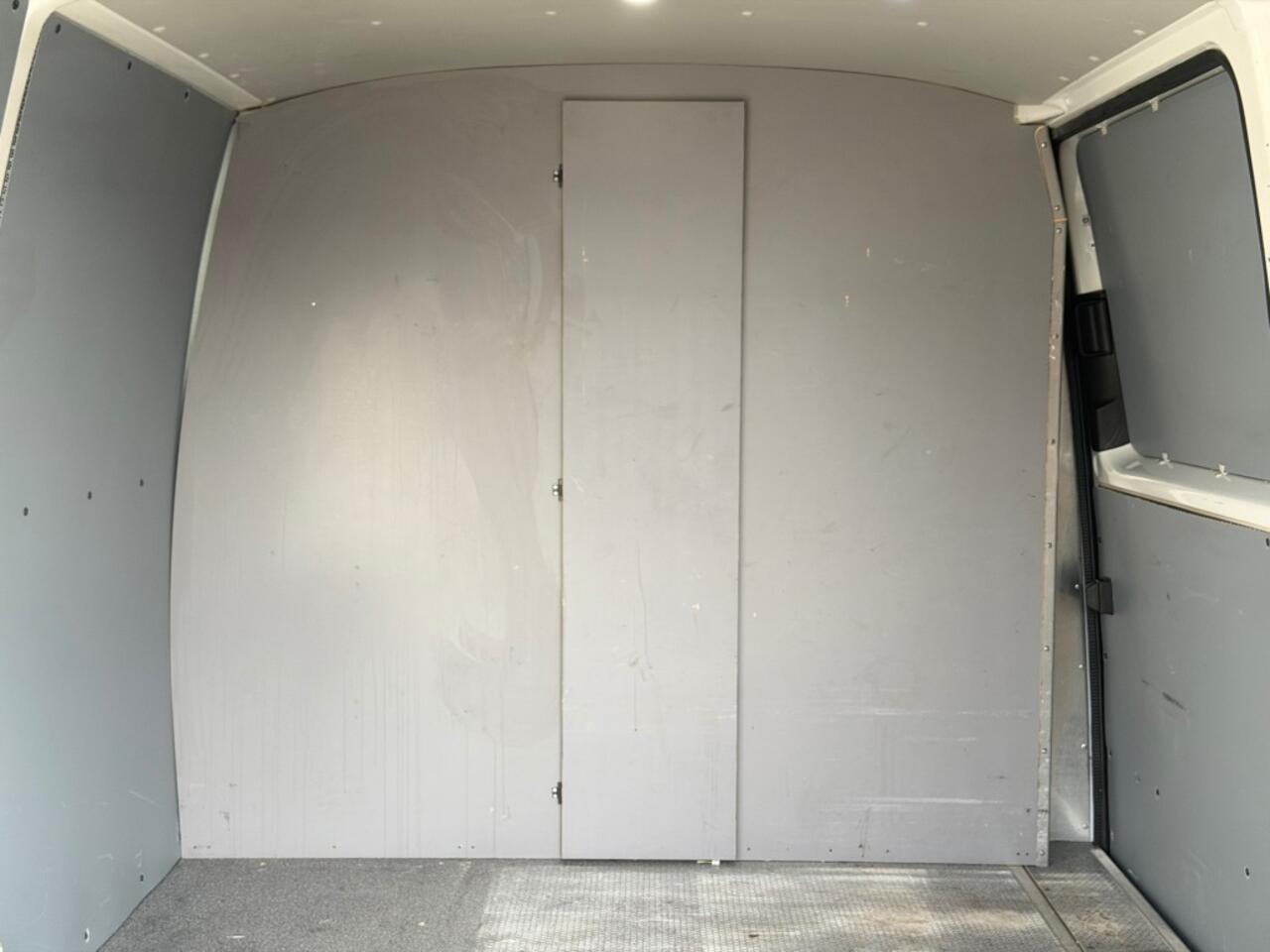 Volkswagen TRANSPORTER 2.0 TDI 150PK Automaat L1 / Airco / Navi by app / Trekhaak