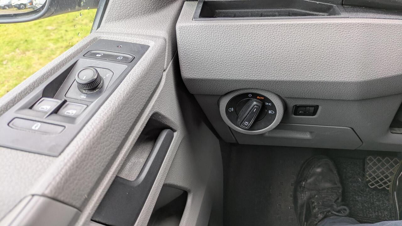 Volkswagen TRANSPORTER 2.0 TDI L2H1 DC - Aut. - Camera