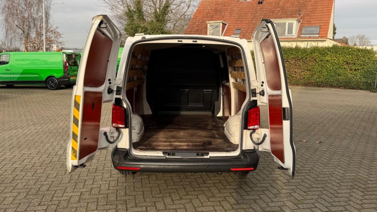 Volkswagen TRANSPORTER 2.0 TDI 81KW 110PK L2H1 EURO 6 AIRCO/ CRUISE CONTROL/ BIJRIJDERSBANK/ PDC/ 100% DEALERONDERHOUDEN