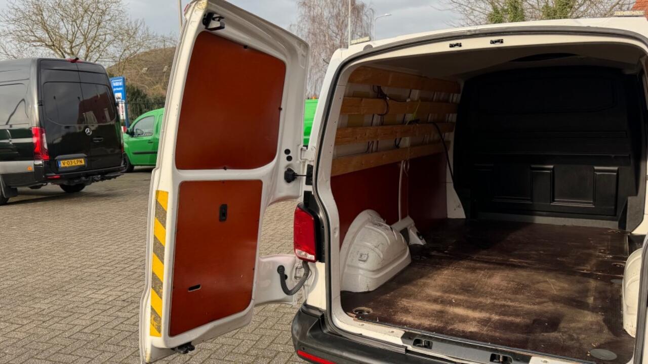 Volkswagen TRANSPORTER 2.0 TDI 81KW 110PK L2H1 EURO 6 AIRCO/ CRUISE CONTROL/ BIJRIJDERSBANK/ PDC/ 100% DEALERONDERHOUDEN