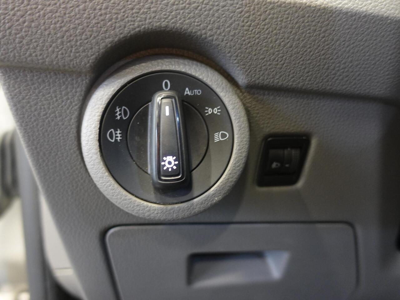 Volkswagen TRANSPORTER 2.0 TDI 110pk L2H1 Navigatie Apple Carplay/Android Auto Trekhaak Camera Parkeersensoren achter Cruise Control Airco