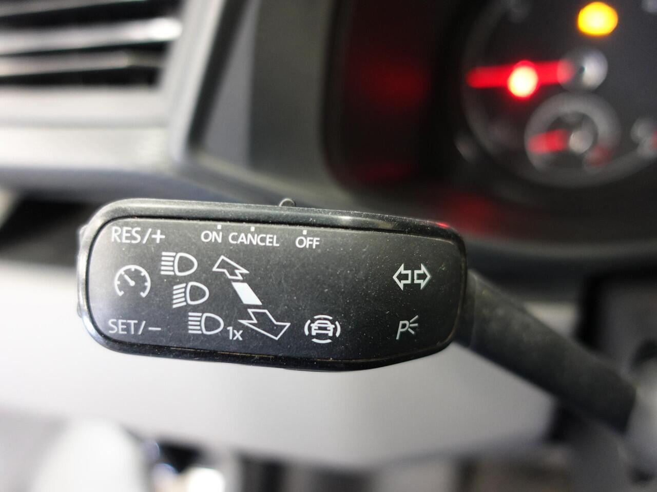 Volkswagen TRANSPORTER 2.0 TDI 110pk L2H1 Navigatie Apple Carplay/Android Auto Trekhaak Camera Parkeersensoren achter Cruise Control Airco