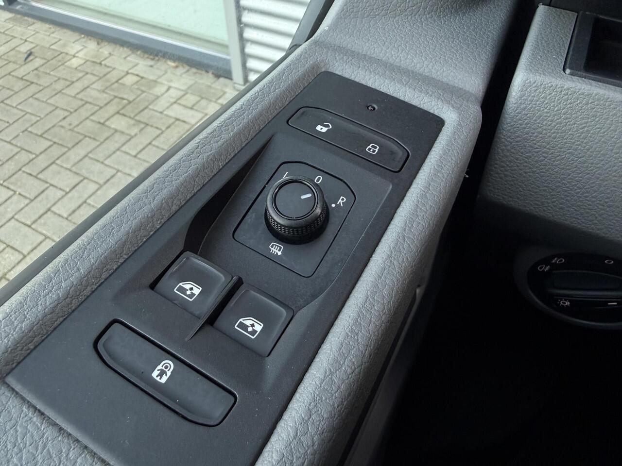 Volkswagen TRANSPORTER 2.0 TDI L1H1 28 150PK Automaat ?Airco ?Cruise ?Licht & Regensensor ?Parkeersensoren ?Schuifdeur rechts ?Dealer onderhouden