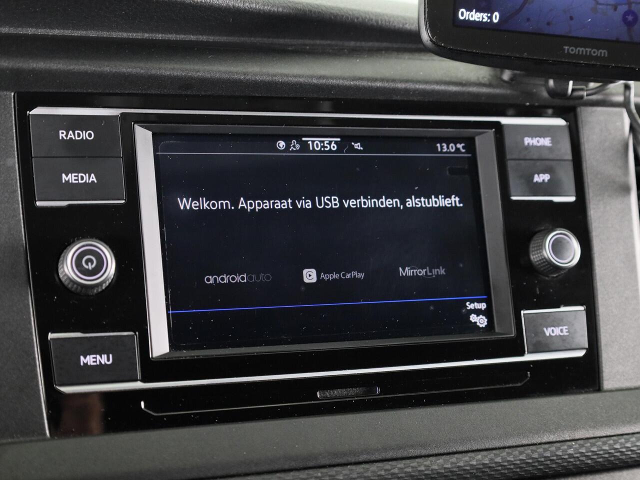 Volkswagen TRANSPORTER 2.0 TDI L2H1 32 110 pk | Navigatie via App | Trekhaak | Parkeersensoren achter | Cruise control |