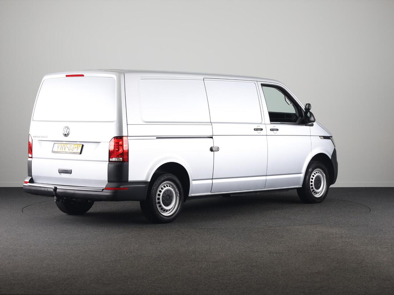 Volkswagen TRANSPORTER 2.0 TDI L2H1 32 110 pk | Navigatie via App | Trekhaak | Parkeersensoren achter | Cruise control |